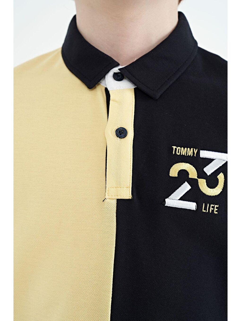 TOMMYLIFE Sarı Renk Bloklu Nakış Detaylı Standart Kalıp Polo Yaka Erkek Çocuk T-Shirt - 11108 - 3