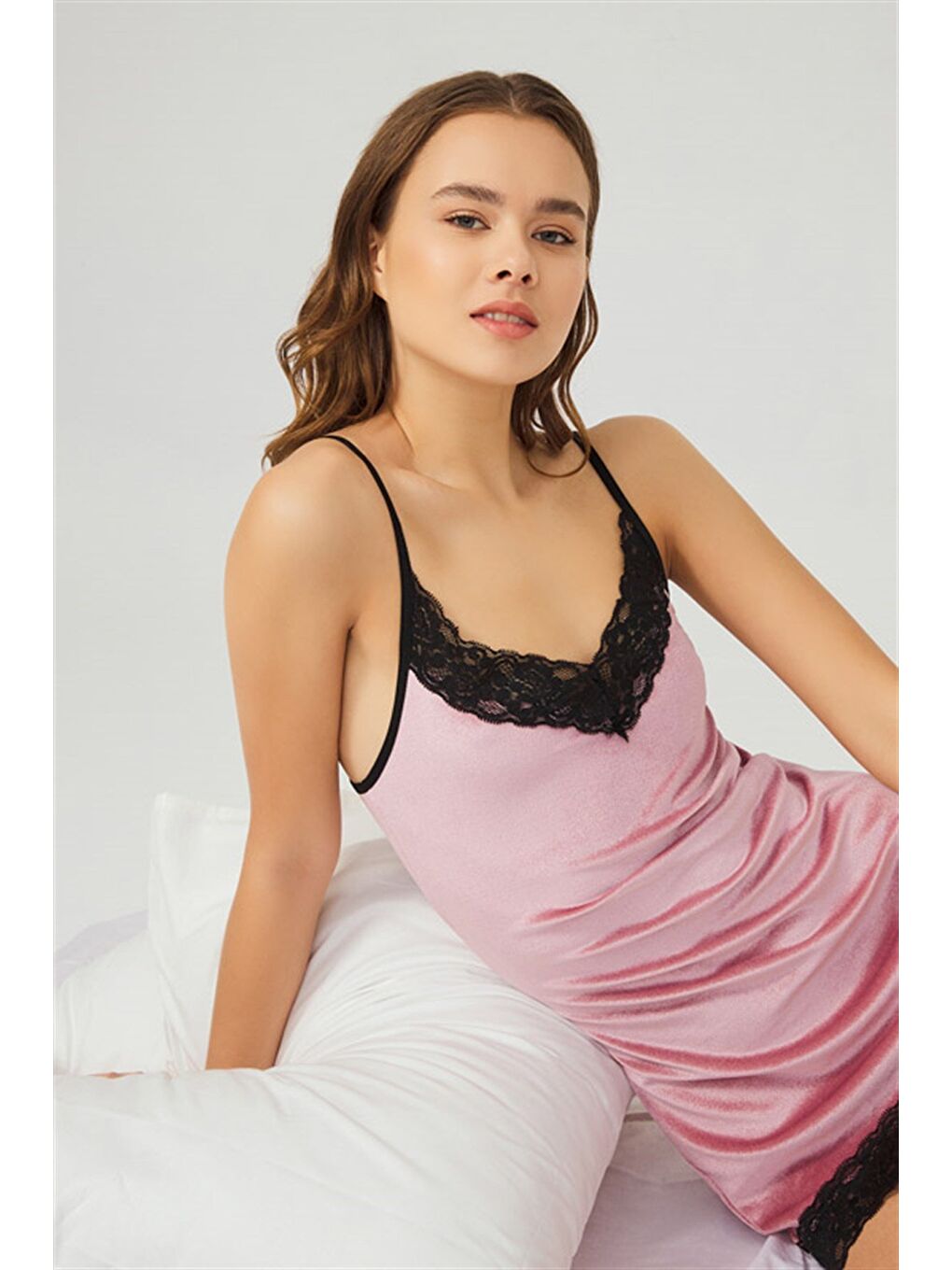 Pembe Pudra Dantelli İnce Askılı Kadife Kadın Gecelik-5