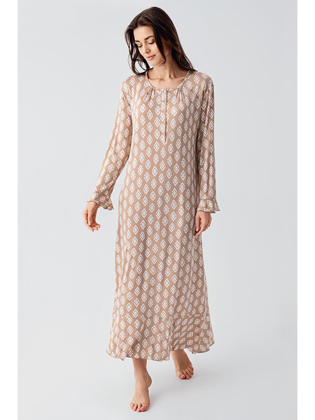 Bej Uzun Kollu Düğmeli Desenli Viskoz Esnek Gecelik 21101