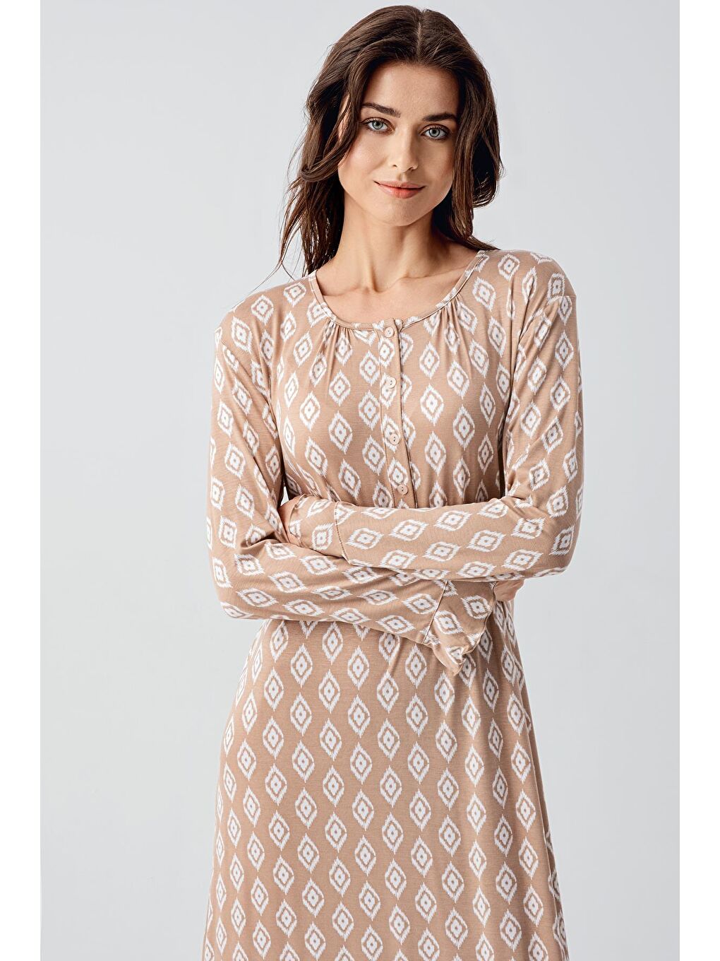 Bej Uzun Kollu Düğmeli Desenli Viskoz Esnek Gecelik 21101-1