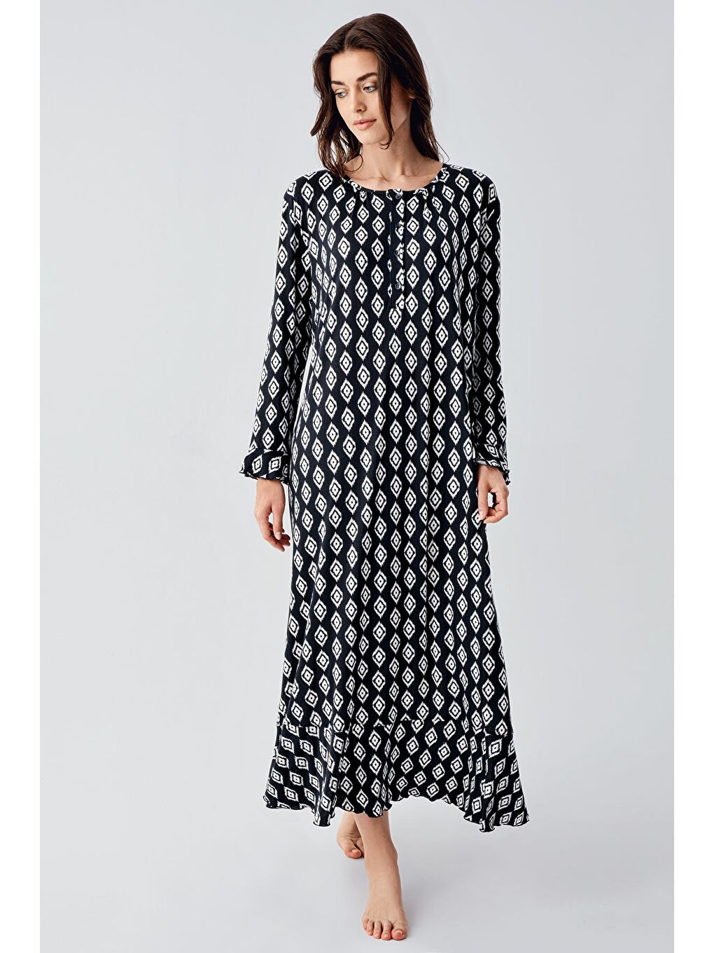 Siyah Uzun Kollu Düğmeli Desenli Viskoz Esnek Gecelik 21101