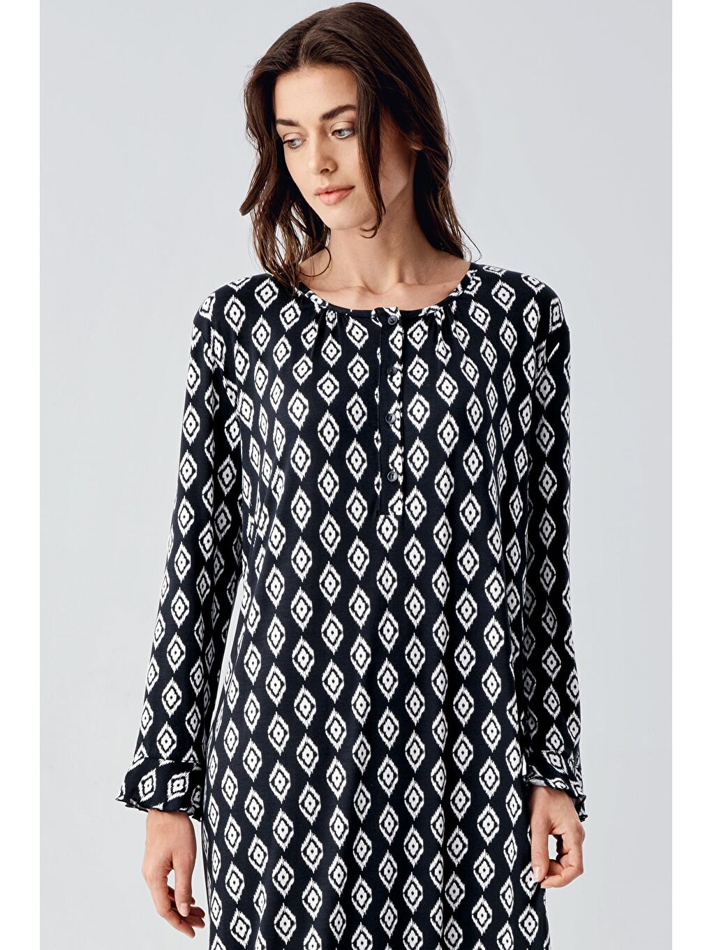 Siyah Uzun Kollu Düğmeli Desenli Viskoz Esnek Gecelik 21101-2