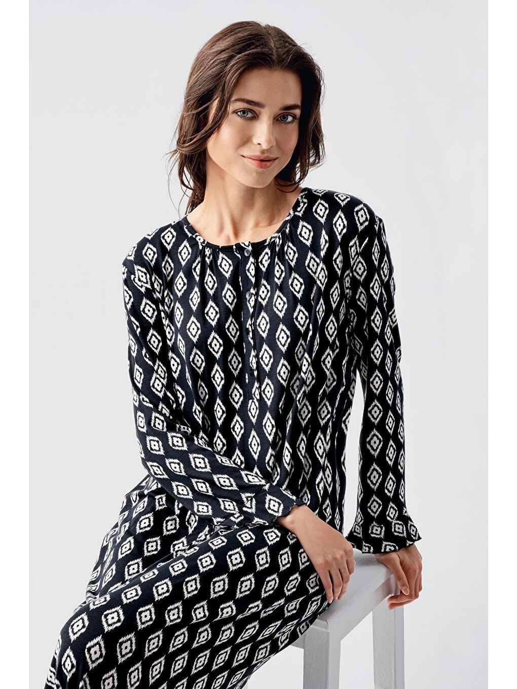 Siyah Uzun Kollu Düğmeli Desenli Viskoz Esnek Gecelik 21101-3