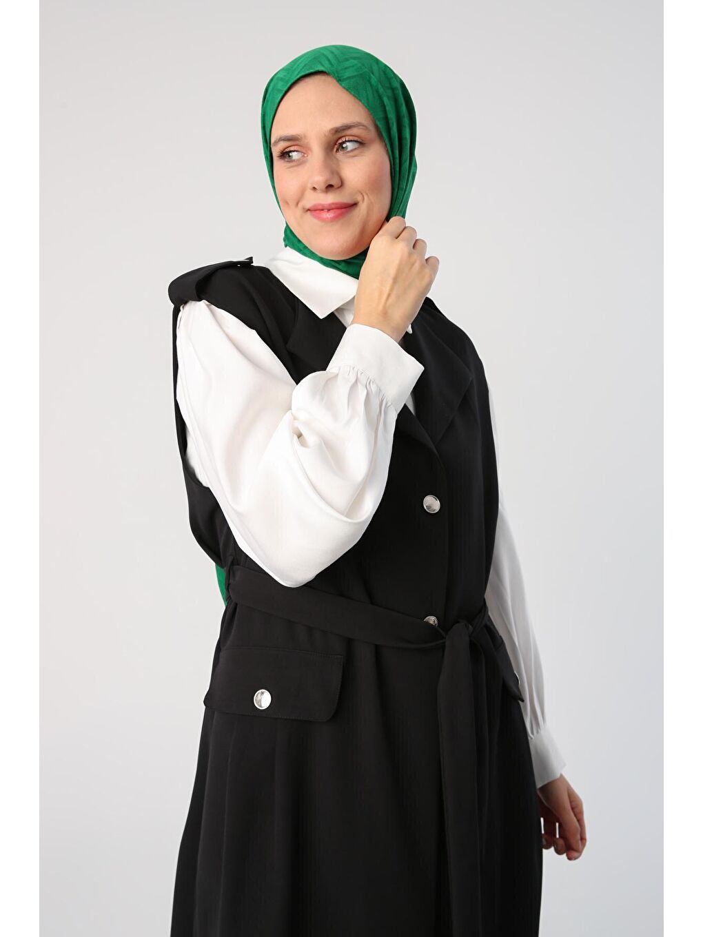 Siyah Omuzları Apoletli Kuşaklı Cepli Klasik Yelek