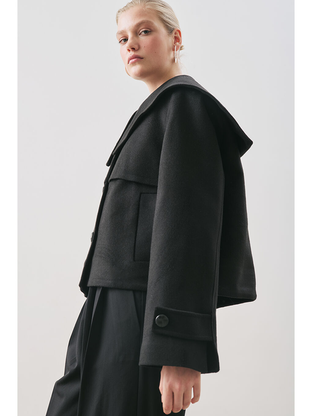 Düğme Detaylı Kaşe Ceket Siyah-3