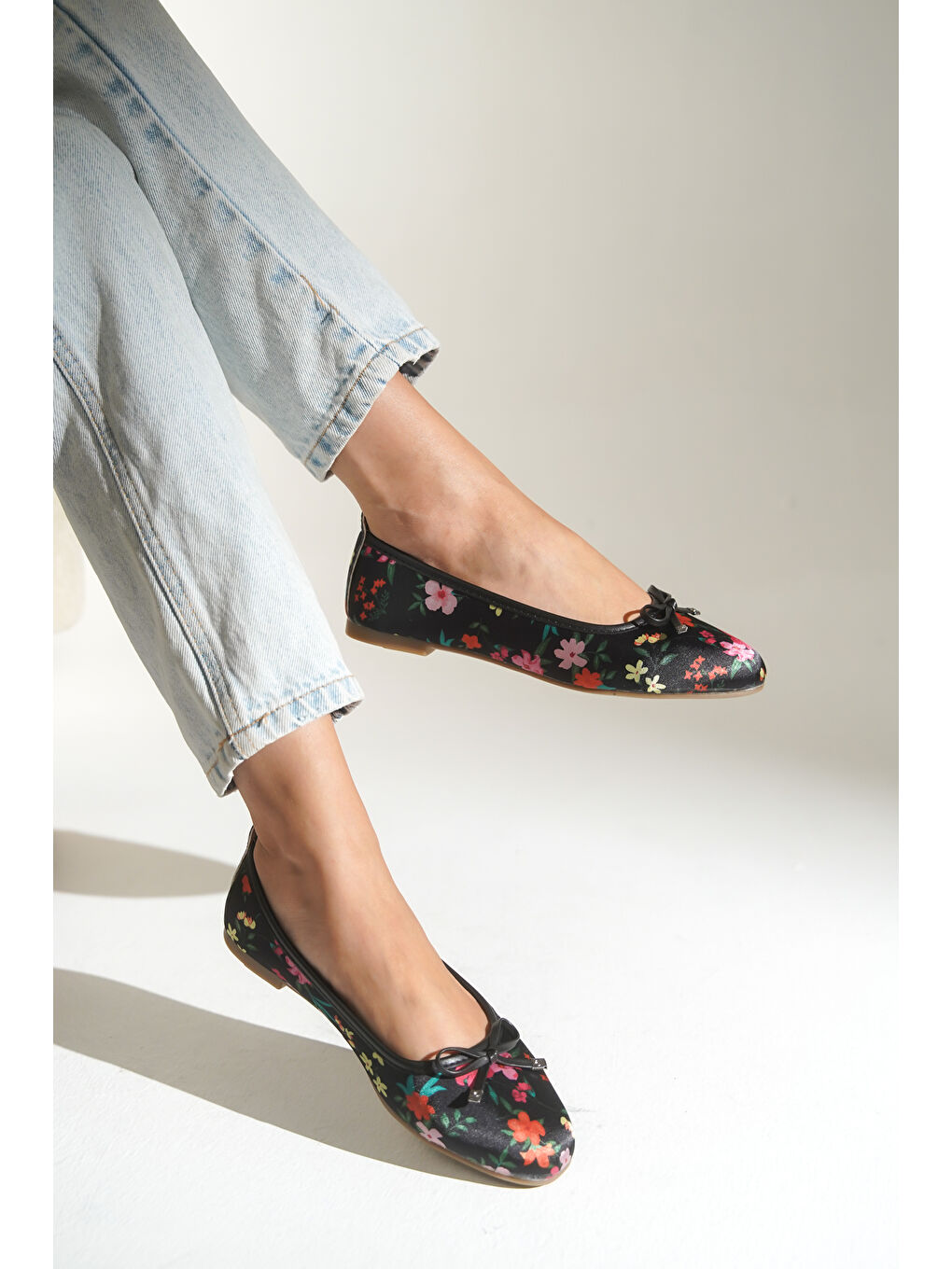 Siyah Hana Trend Saten Çiçekli Kadın Babet-7