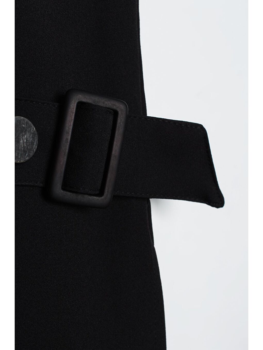 Siyah Yanları Tokalı Fermuarlı V Yaka Yelek-4