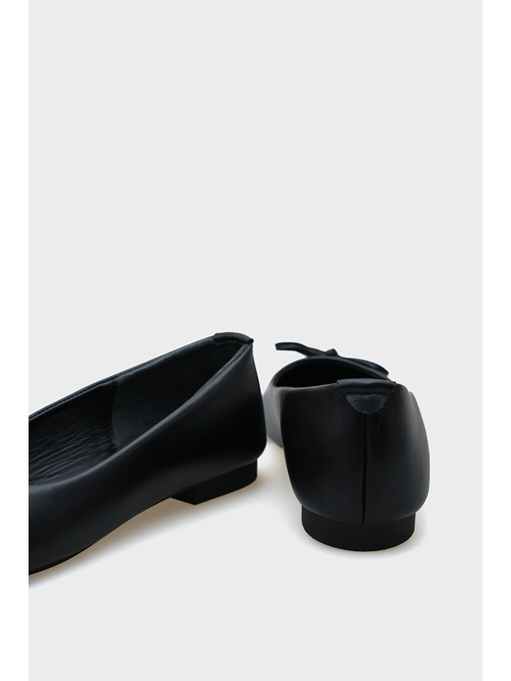 Siyah Bloom Hakiki Deri Fiyonklu Yuvarlak Burunlu Kadın Babet-5