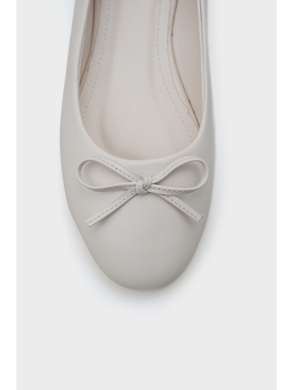 Beyaz Bloom Hakiki Deri Fiyonklu Yuvarlak Burunlu Kadın Babet-3