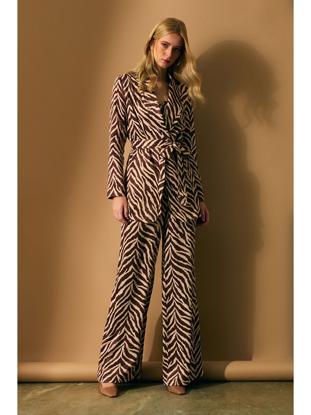 Kahverengi Zebra Desenli Saten Pantolon - Kahve-1