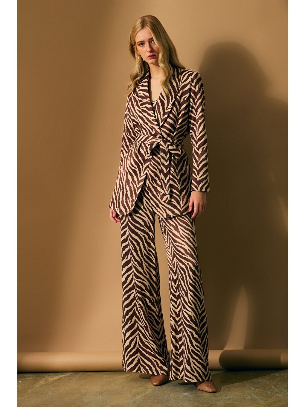 Kahverengi Zebra Desenli Saten Pantolon - Kahve-2
