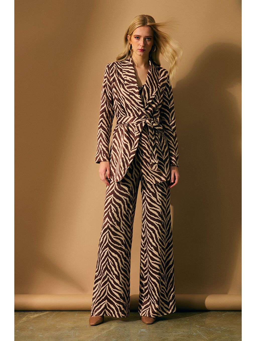Kahverengi Zebra Desenli Saten Pantolon - Kahve-3