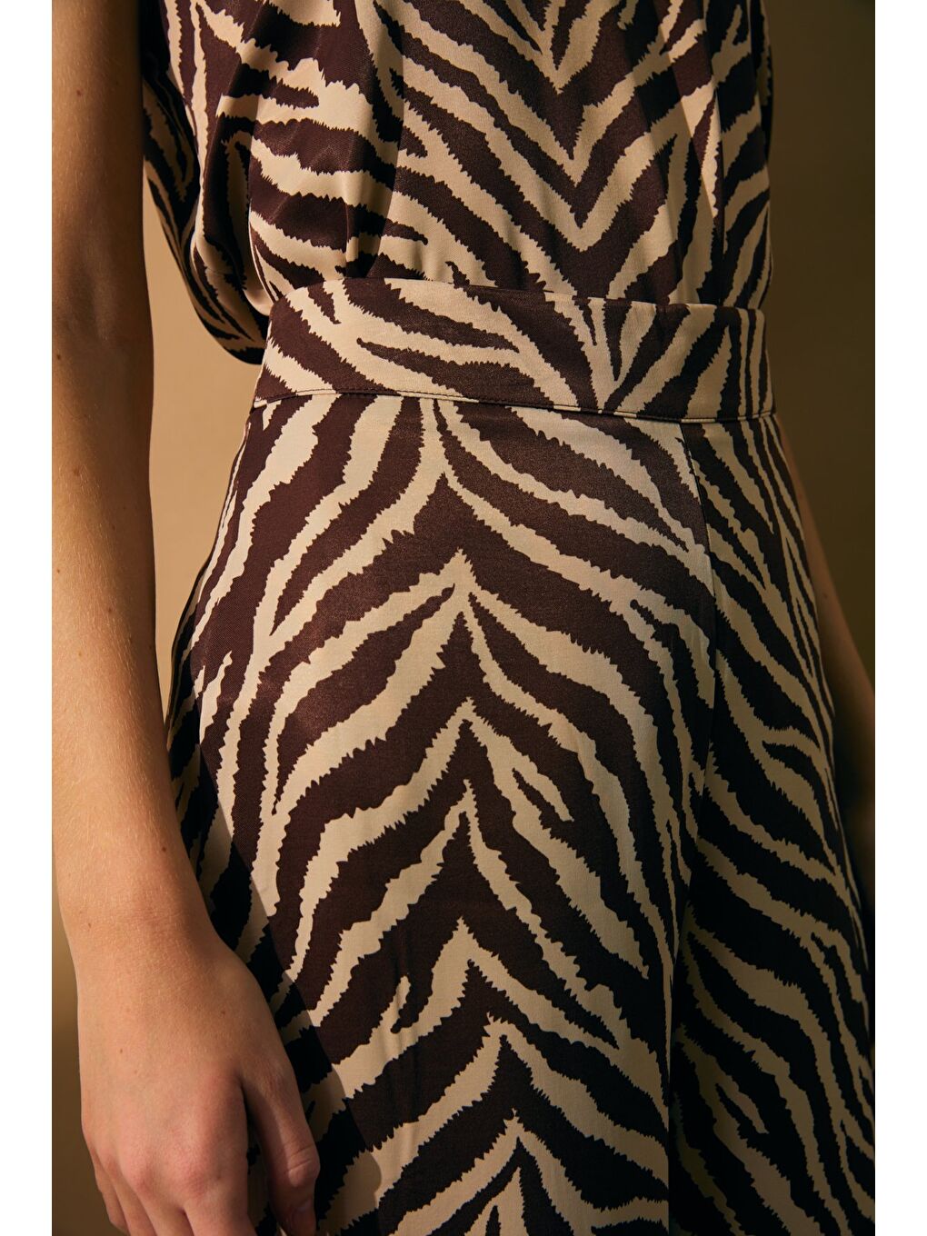 Kahverengi Zebra Desenli Saten Pantolon - Kahve-7