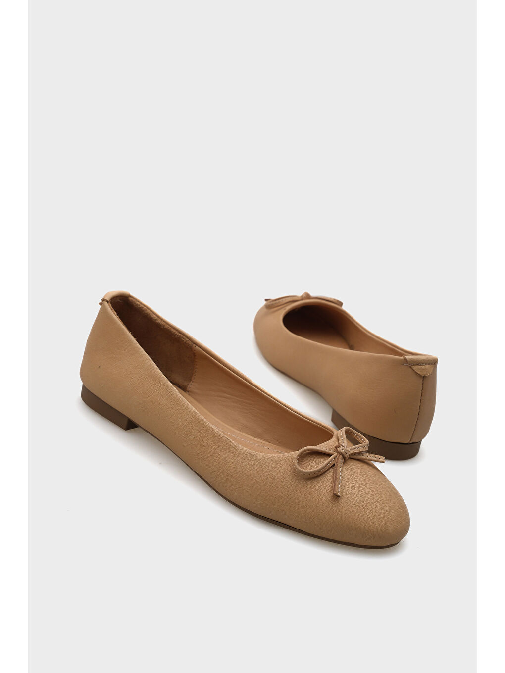 Bej Bloom Hakiki Deri Fiyonklu Yuvarlak Burunlu Kadın Babet-4