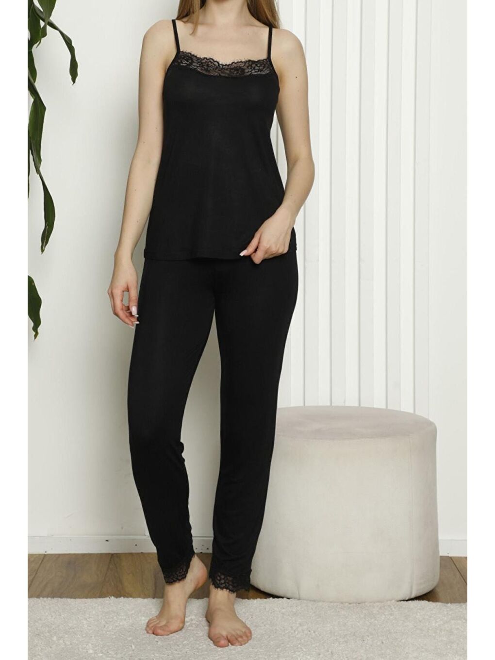 Kadın Pijama Takımı Ip Askılı Viskon Elastanlı Dantelli Siyah