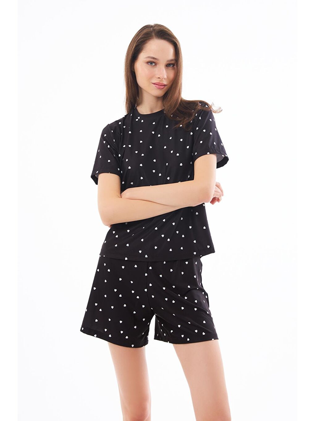 Premium Yazlık Şortlu Kadın Pijama Takımı Siyah Kalp Desenli Yumuşak Dokulu Bisiklet Yaka Kısa Kollu