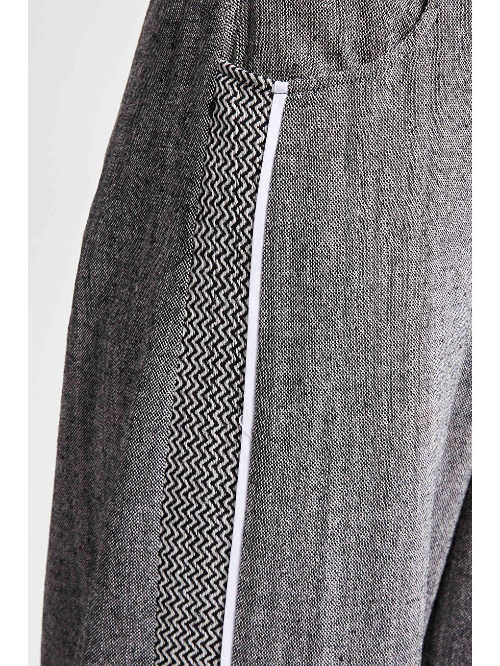 Kadın Gri Renk Palazzo Fit Şerit Detaylı Özel Tasarım Pantolon-3