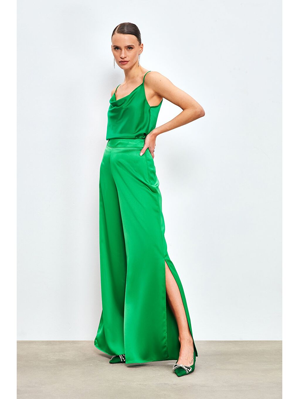 Yırtmaç Detaylı Saten Pantolon - Yeşil-2