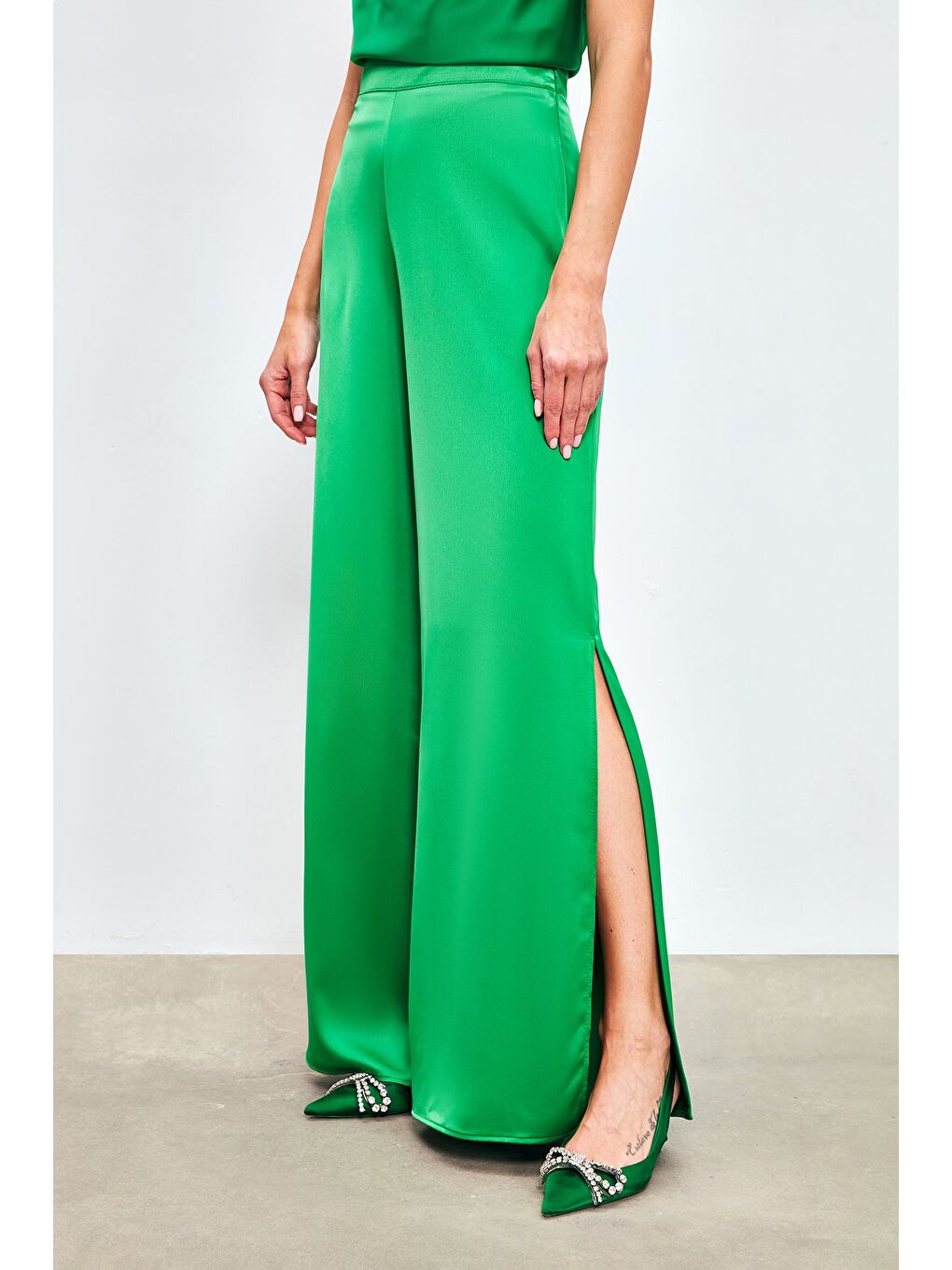 Yırtmaç Detaylı Saten Pantolon - Yeşil-4