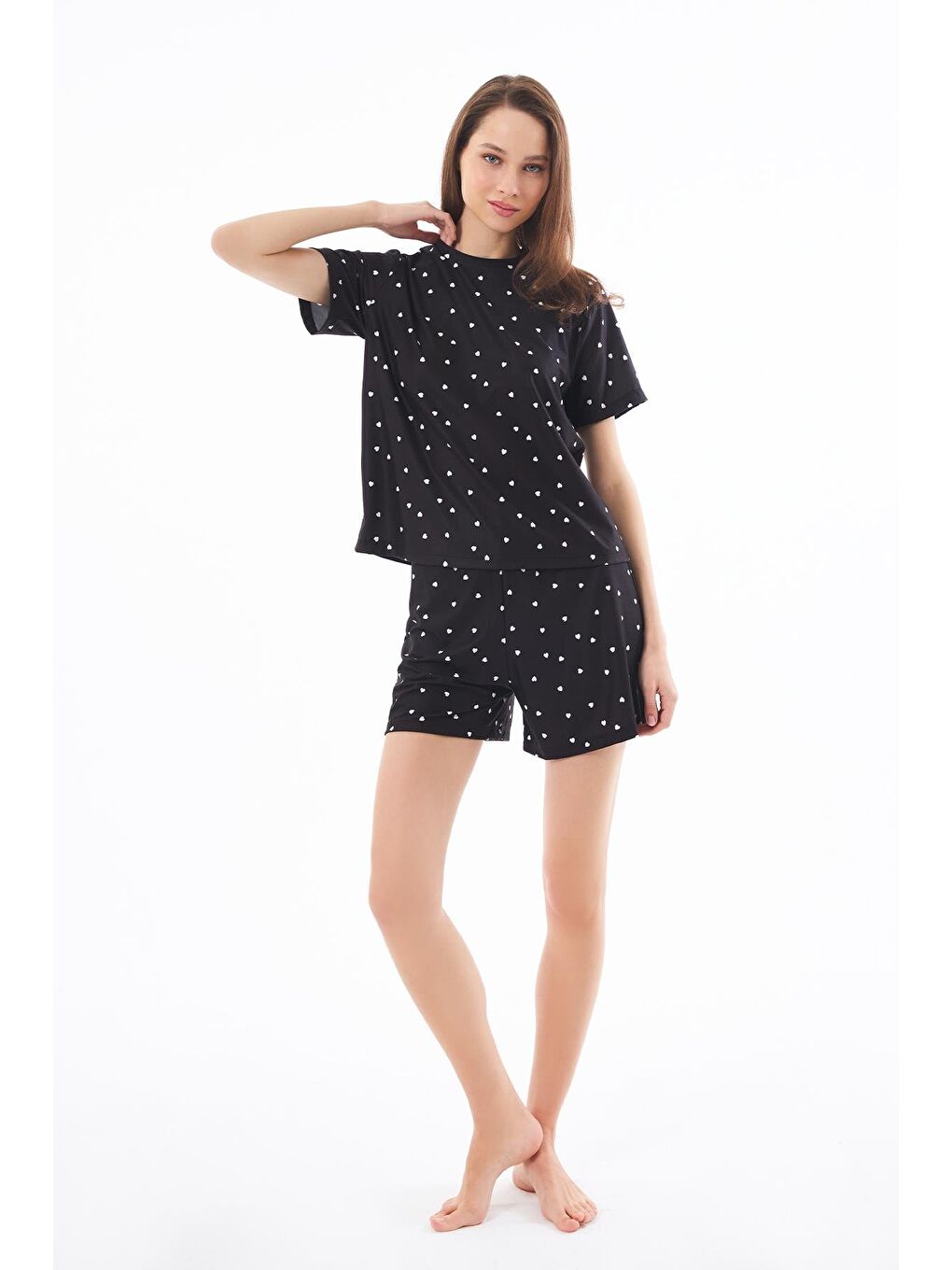 Premium Yazlık Şortlu Kadın Pijama Takımı Siyah Kalp Desenli Yumuşak Dokulu Bisiklet Yaka Kısa Kollu-6