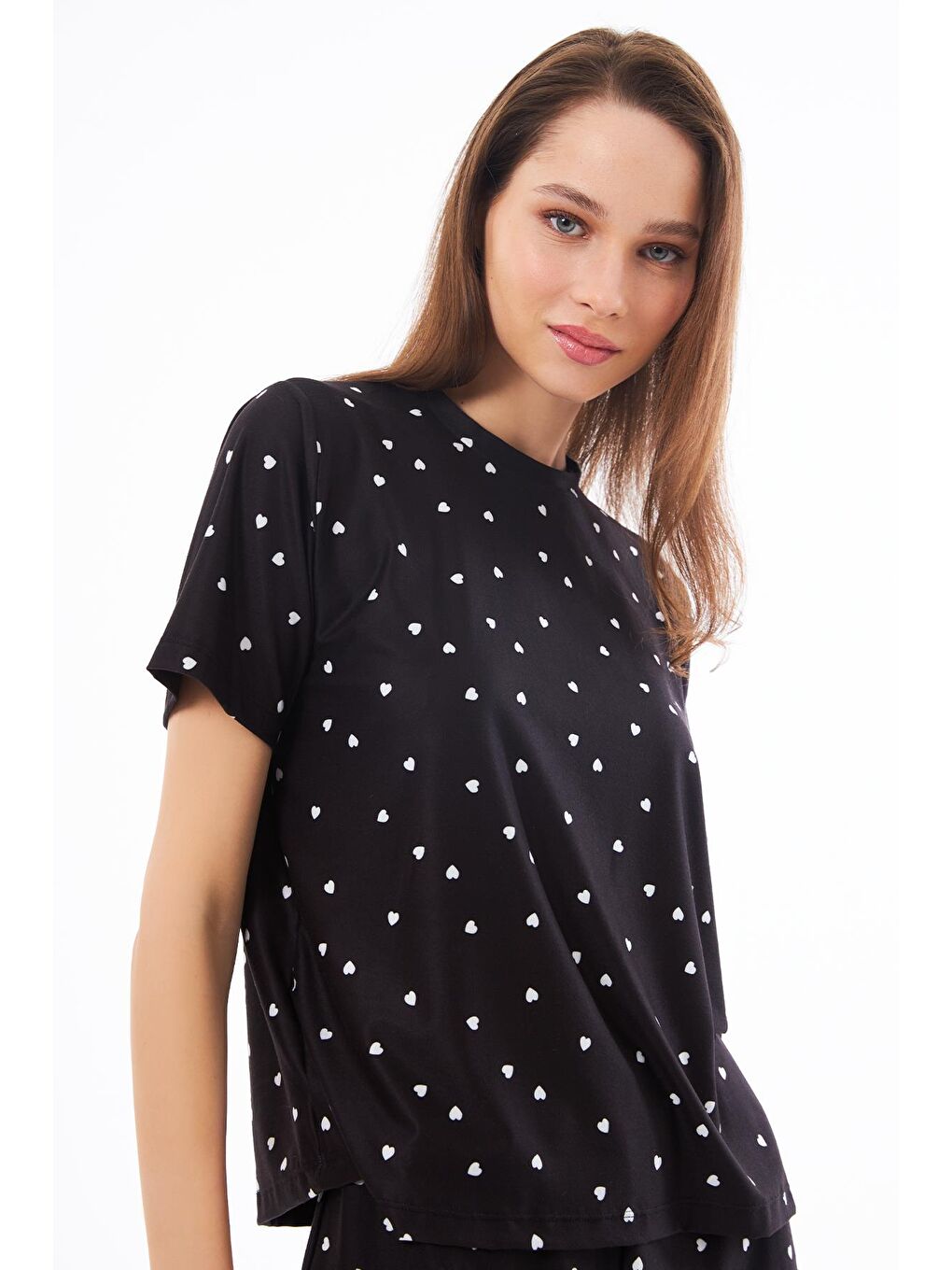 Premium Yazlık Şortlu Kadın Pijama Takımı Siyah Kalp Desenli Yumuşak Dokulu Bisiklet Yaka Kısa Kollu-7