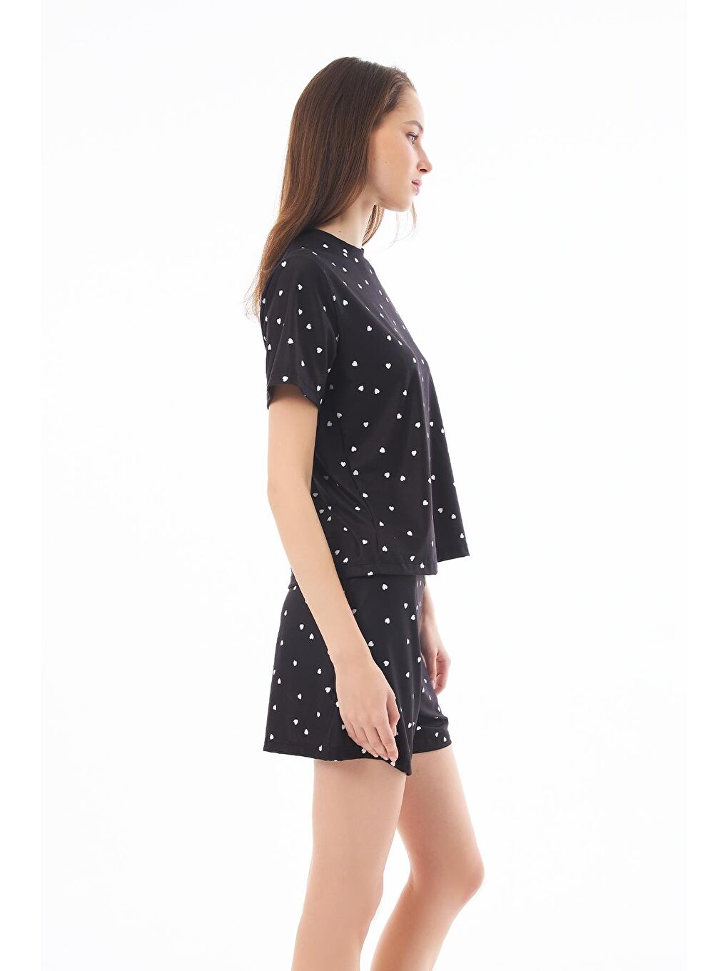 Premium Yazlık Şortlu Kadın Pijama Takımı Siyah Kalp Desenli Yumuşak Dokulu Bisiklet Yaka Kısa Kollu-8