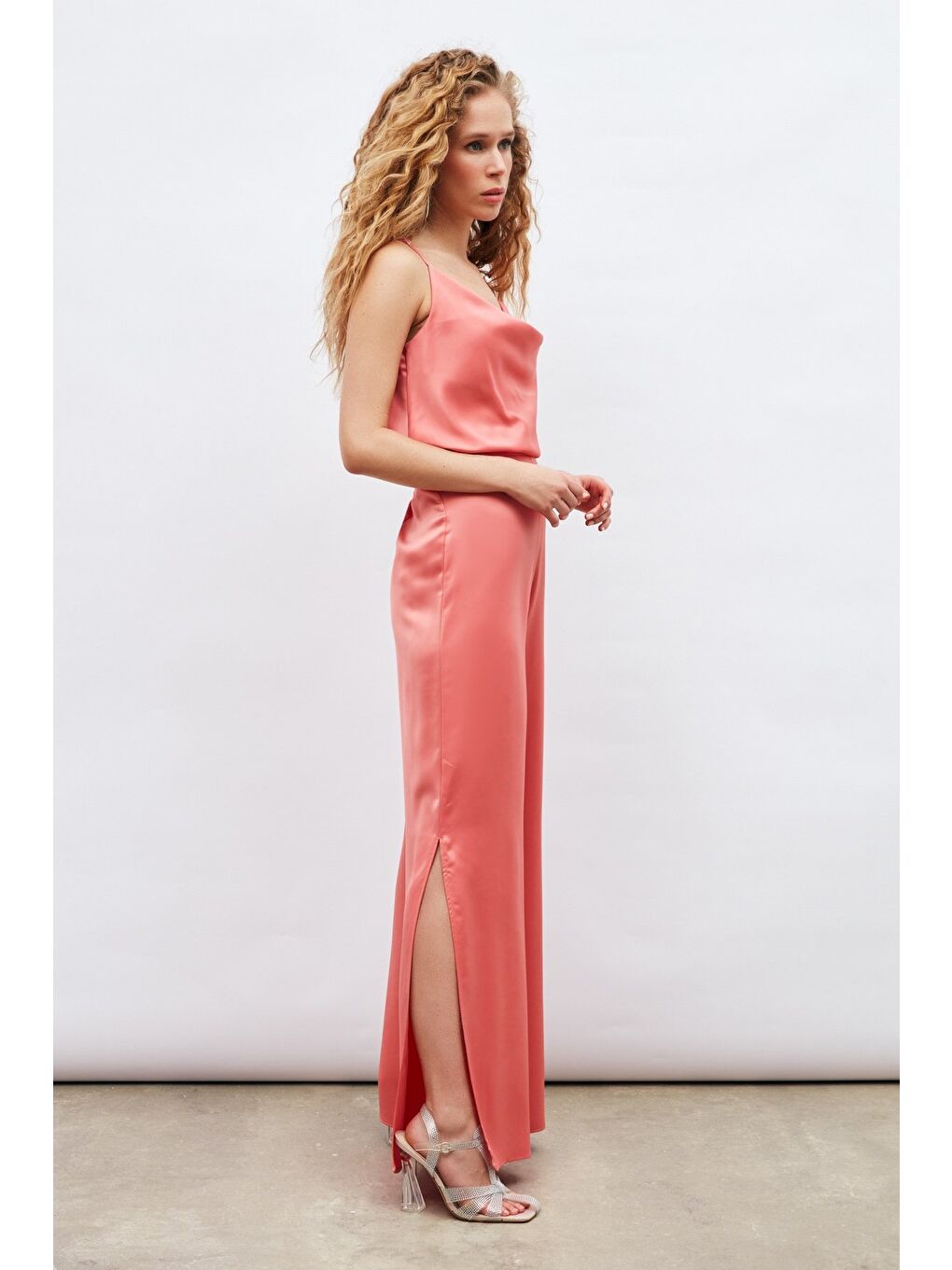 Pembe Yırtmaç Detaylı Saten Pantolon - Pudra