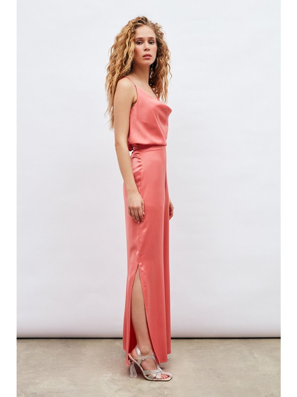 Pembe Yırtmaç Detaylı Saten Pantolon - Pudra-3