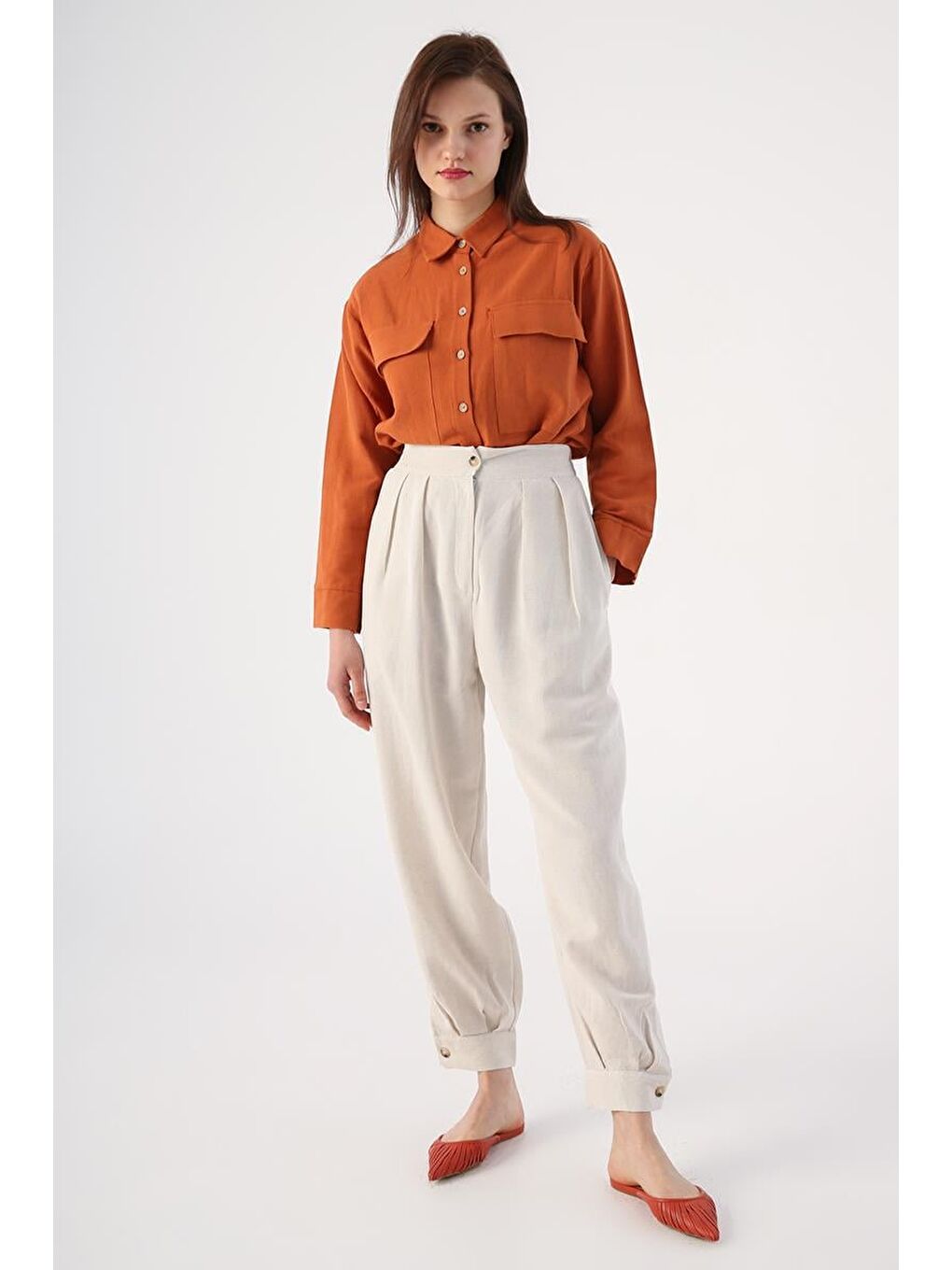 Bej Taş-Pileli Paça Apoletli Keten Pantolon