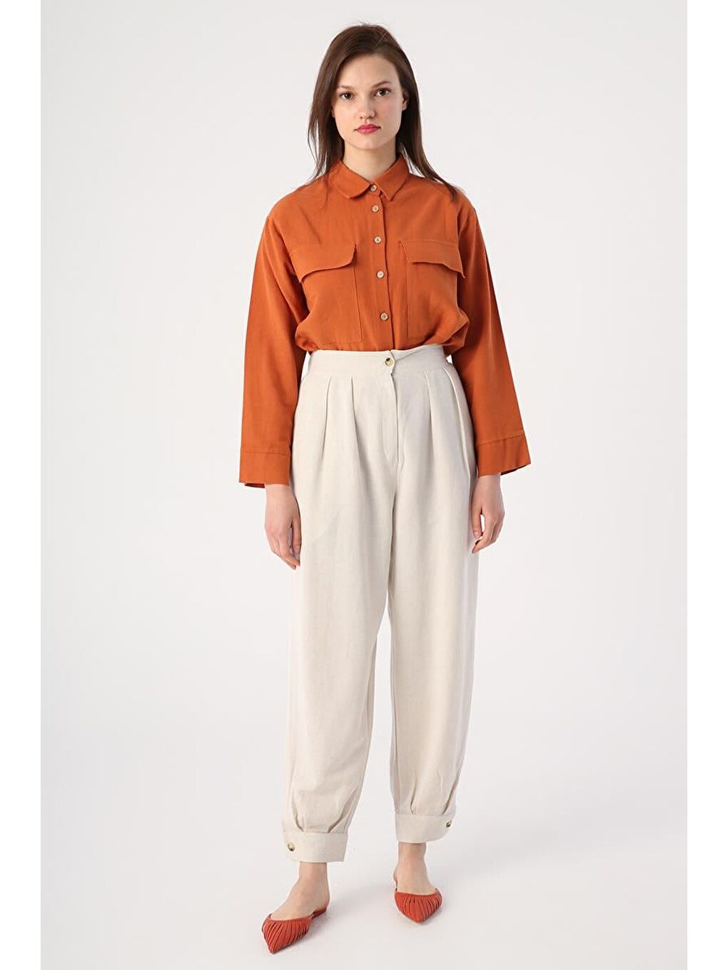 Bej Taş-Pileli Paça Apoletli Keten Pantolon-1