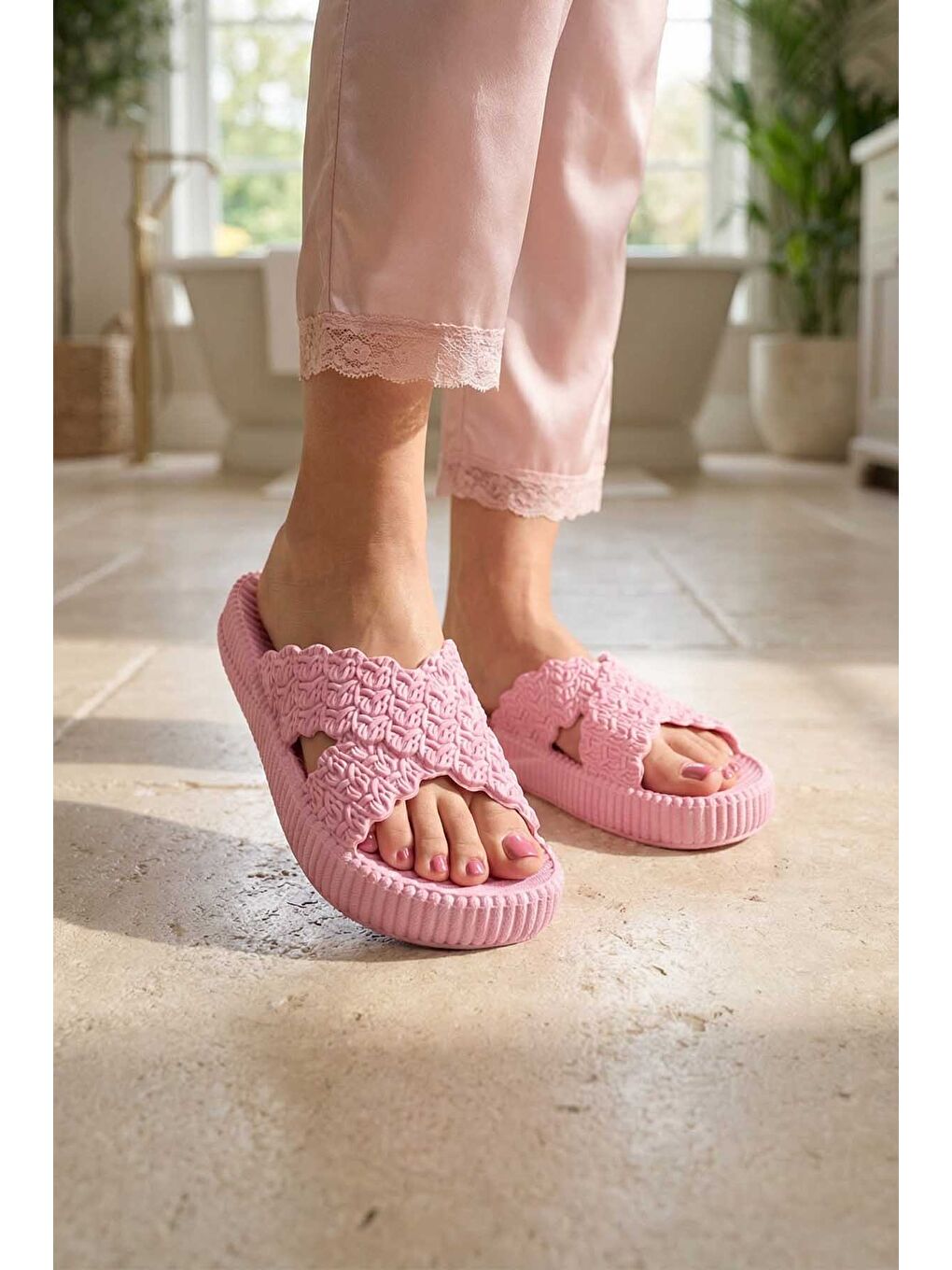 Pembe Kadın Yazlık Ev Banyo Islak Zemine Uygun Terlik-1