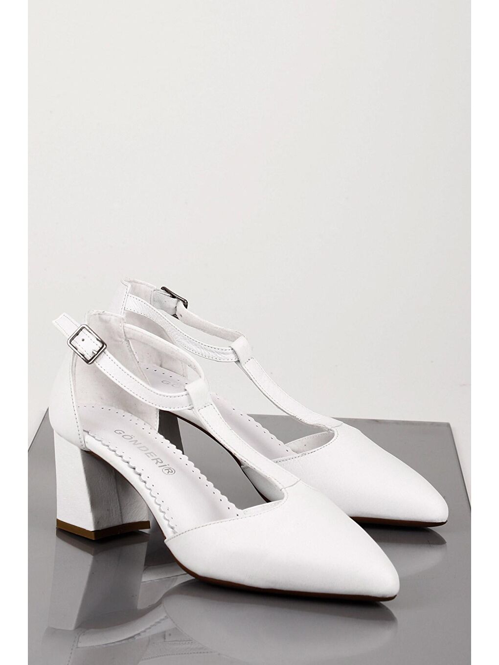 Beyaz BEYAZ  Hakiki Deri Sivri Burun Bilek Bağlı Orta Kalın Topuklu Kadın Ayakkabı 24182-1