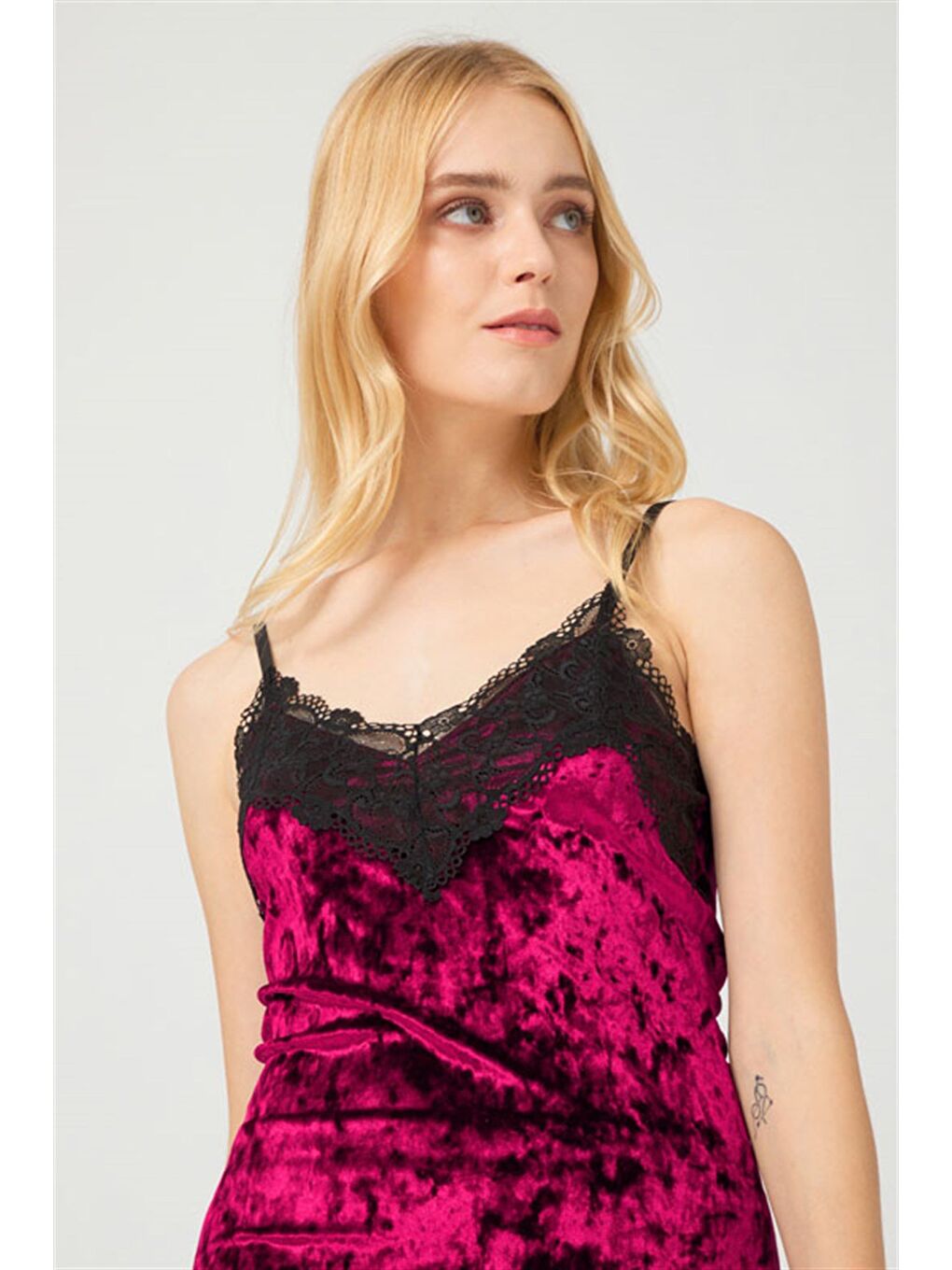 Kırmızı Vişne Dantel Detaylı Kadife Kadın Pijama Takımı-6