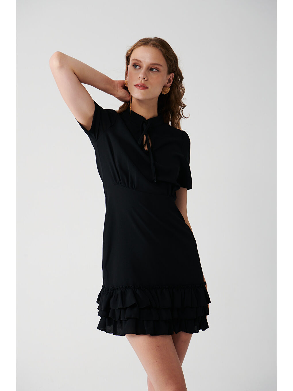 Siyah Eteği Fırfırlı Düz Renk Mini Elbise-1