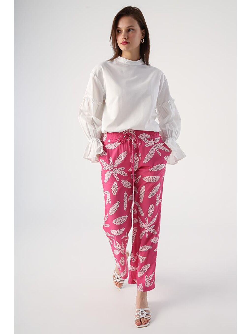Pembe-Beyaz-Desenli Beli Lastikli Rahat Kalıp Pantolon
