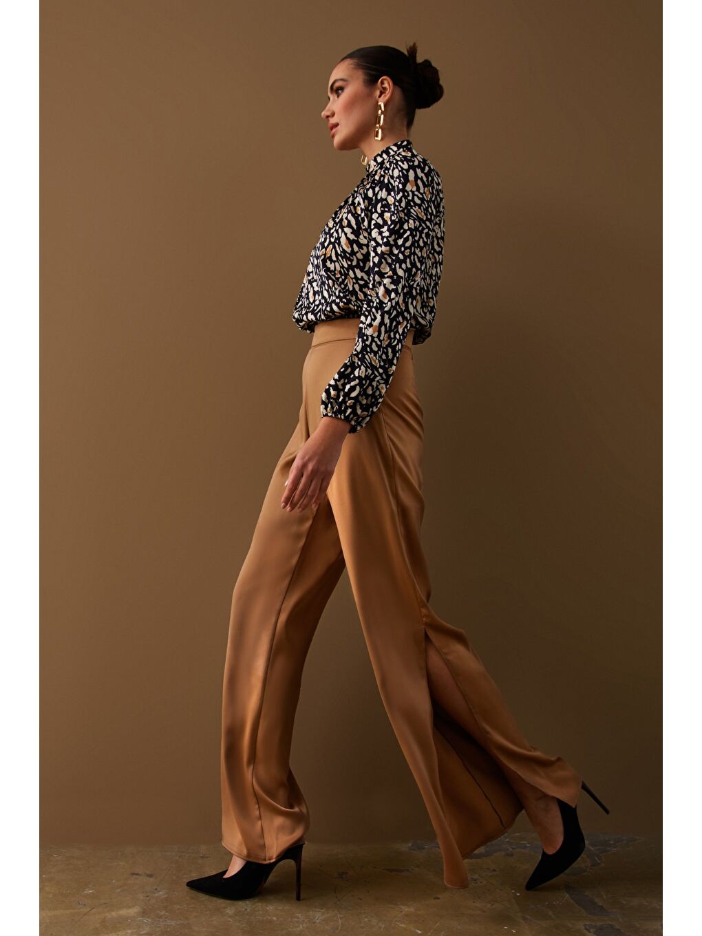 Kahverengi Yırtmaç Detaylı Saten Pantolon - Camel