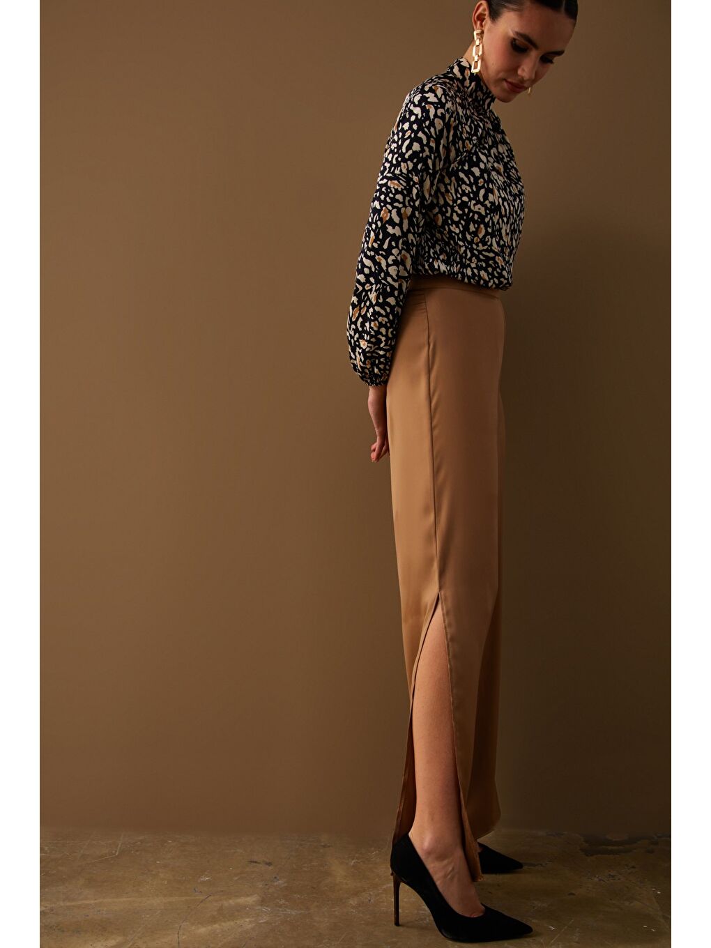 Kahverengi Yırtmaç Detaylı Saten Pantolon - Camel-4