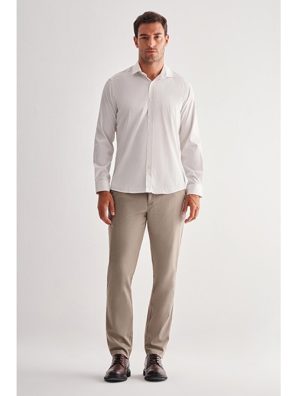 Beyaz Yarım İtalyan Yaka Uzun Kol Cepsiz Slim Fit Cls Gömlek 1004255174-1
