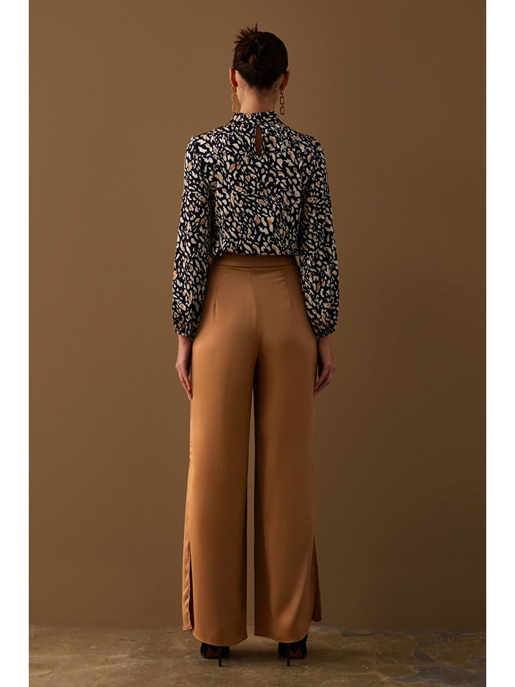 Kahverengi Yırtmaç Detaylı Saten Pantolon - Camel-7