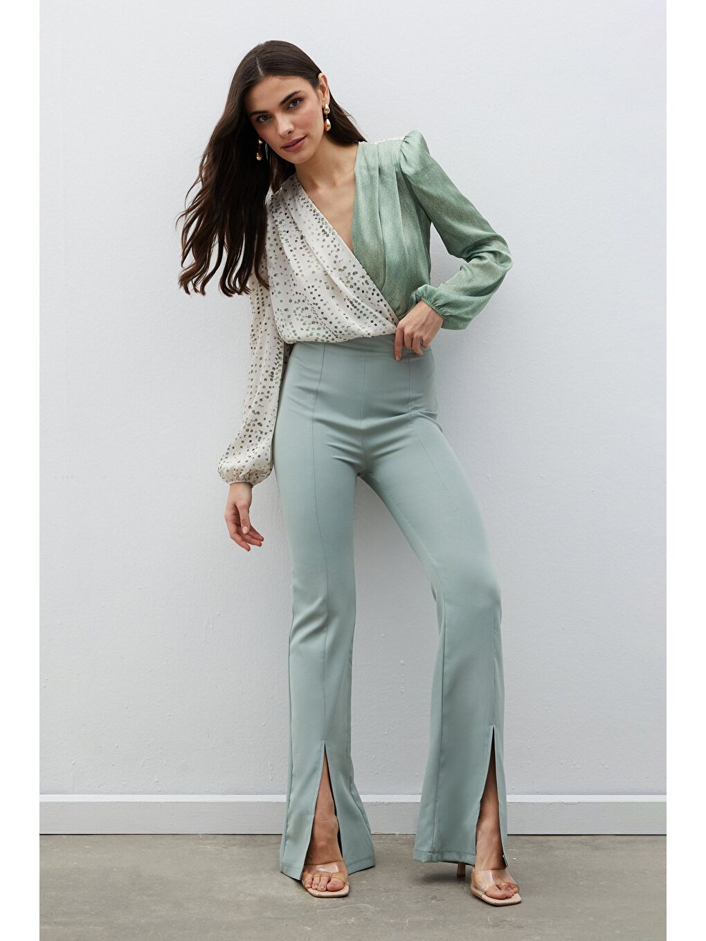 Yırtmaç Detaylı İspanyol Pantolon - Çağla Yeşili