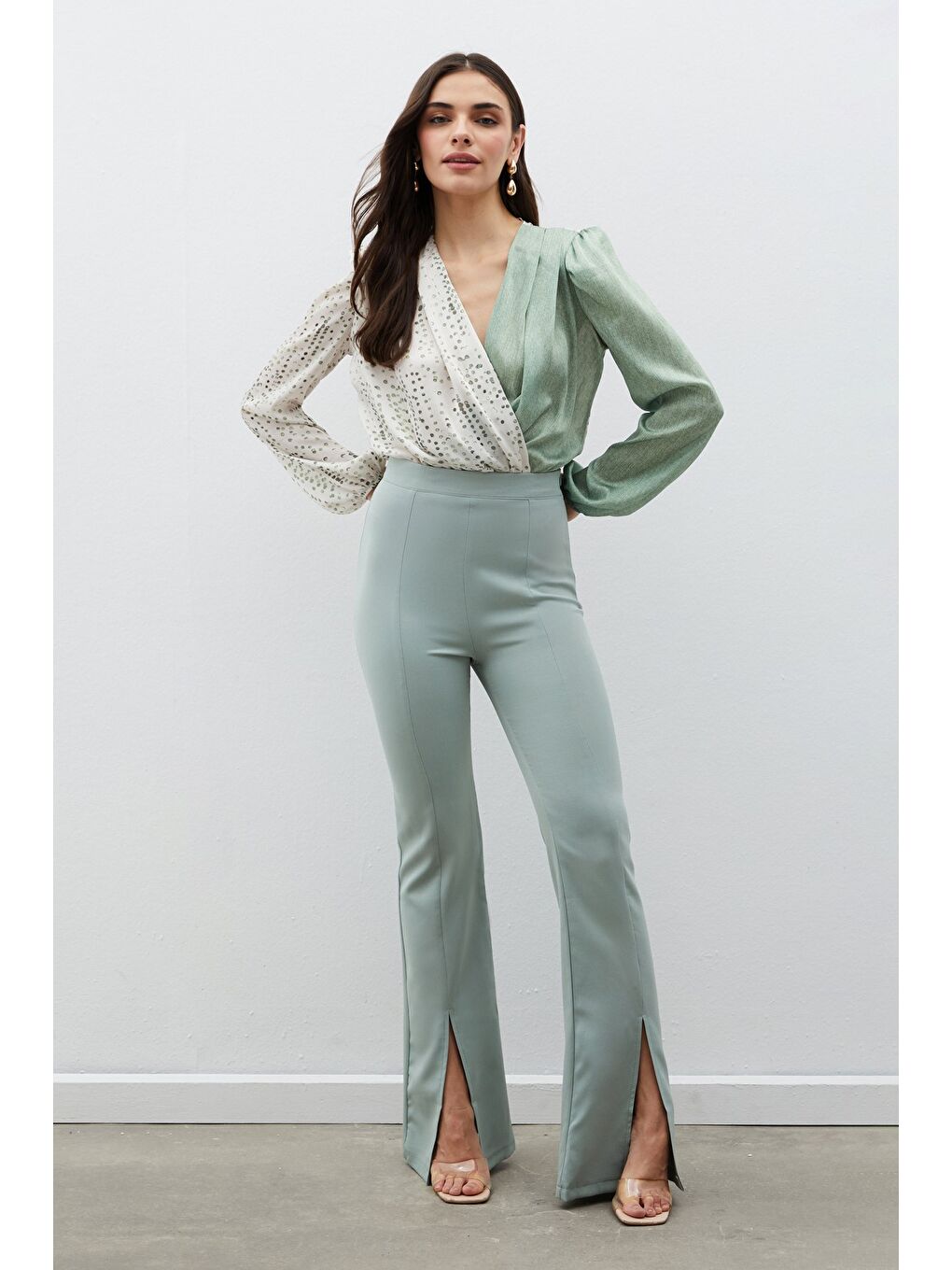 Yırtmaç Detaylı İspanyol Pantolon - Çağla Yeşili-1