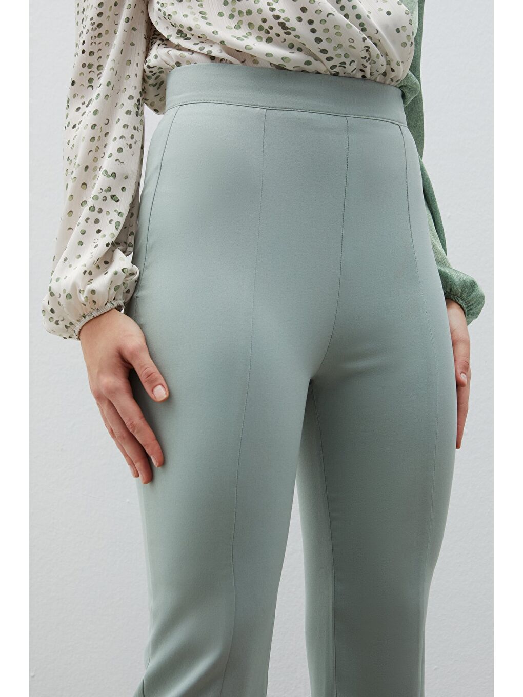 Yırtmaç Detaylı İspanyol Pantolon - Çağla Yeşili-4