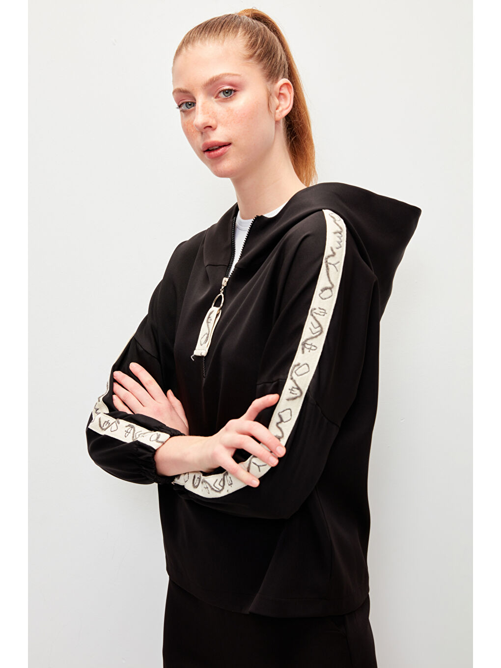 Siyah Şerit Detaylı Kapüşonlu Eşofman Takımı-2