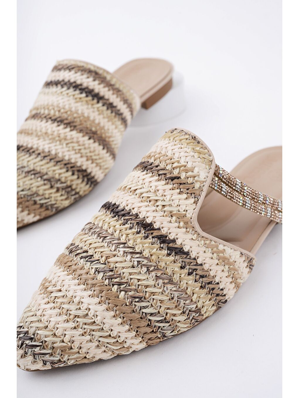 Bej JAYLİN Önü Kapalı Kadın Taşlı Günlük Hasır Terlik-2