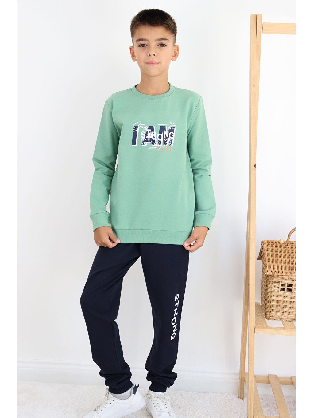 Erkek Çocuk Eşofman Takım Strong Yazı Baskılı Mint Yeşili (9 Yaş)-1