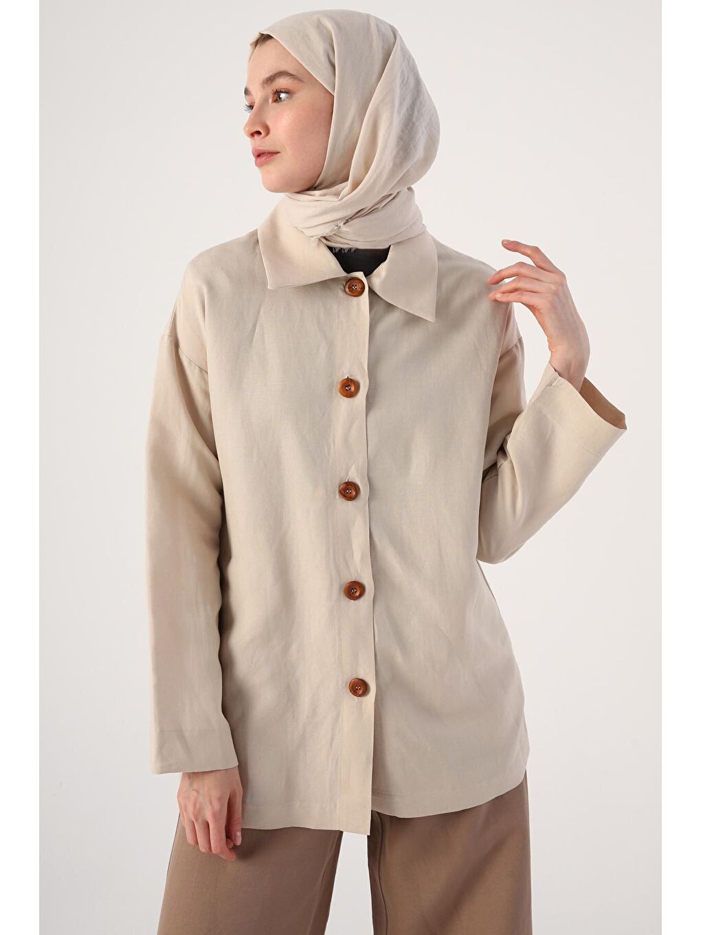 Bej Cepli Tahta Düğmeli Gömlek Yaka Keten Ceket