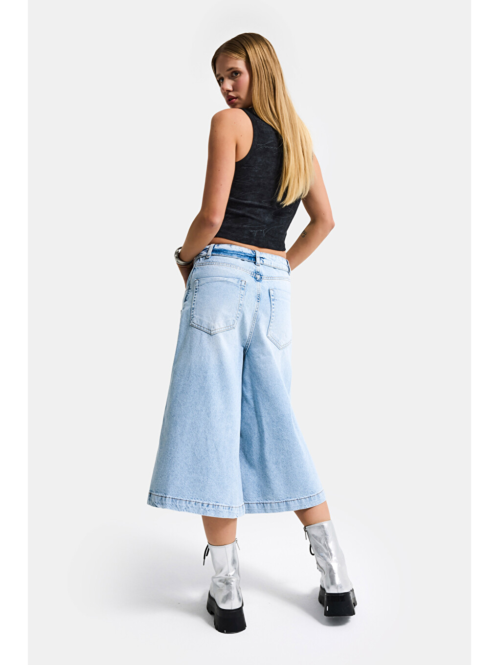 Kadın Mavi 12s6-3 Süper Baggy Fit Kemer Detaylı Maxi Boy Denim Şort-6