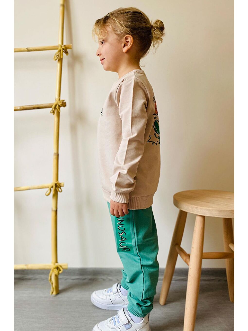 Erkek Çocuk Eşofman Takım Sırt Kısmı Eğlenceli Dinozor Baskılı Bej (3 Yaş)-1