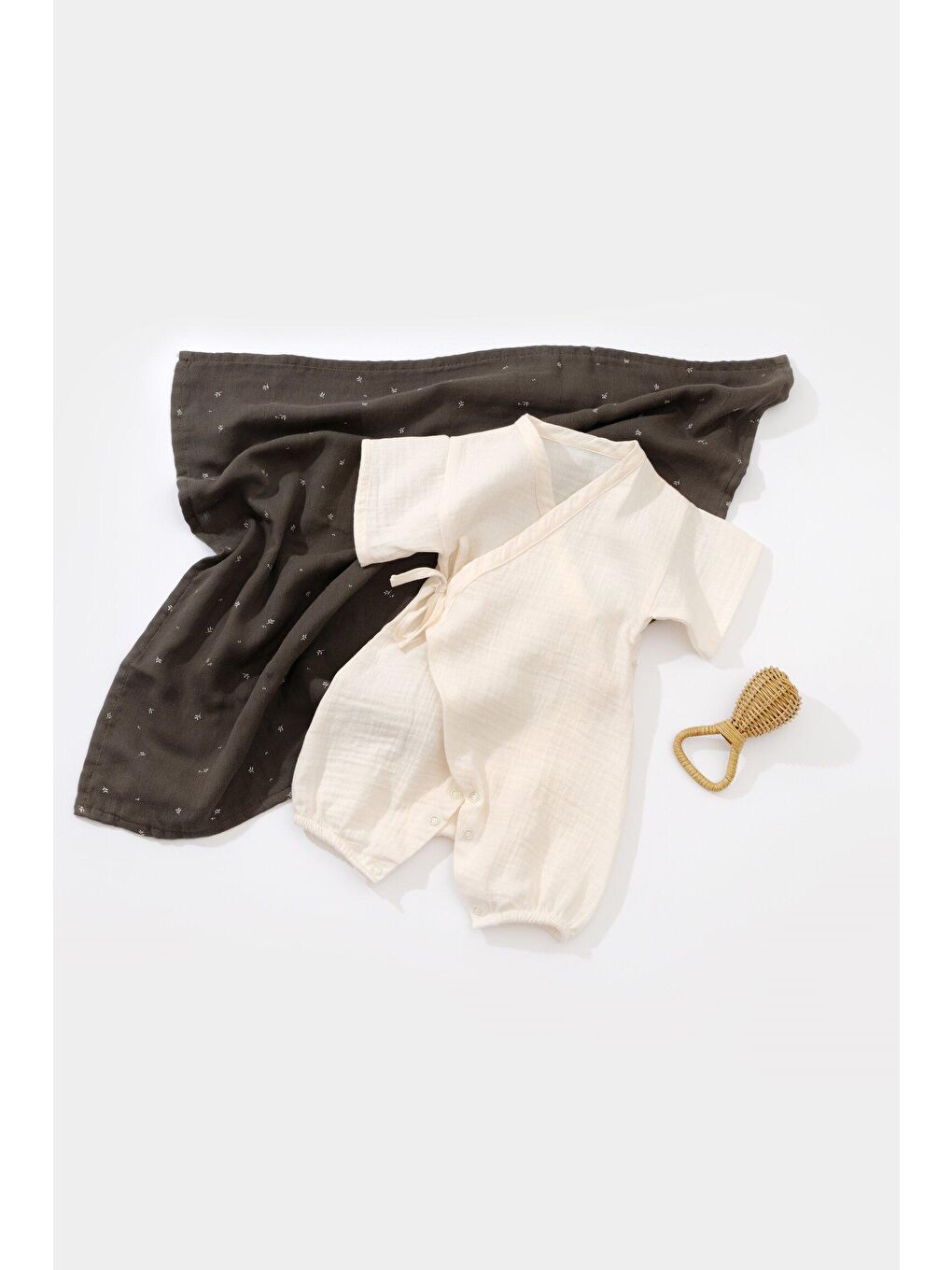 Ekru Müslin Kruvaze Kısa Kollu Tulum