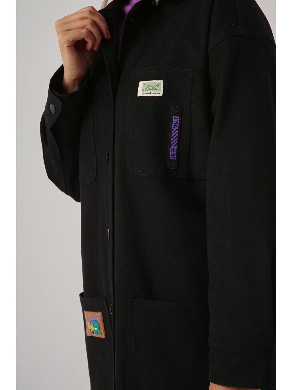 Siyah Pamuklu Renkli Düğmeli Süs Etiketli Cepli Ceket-4